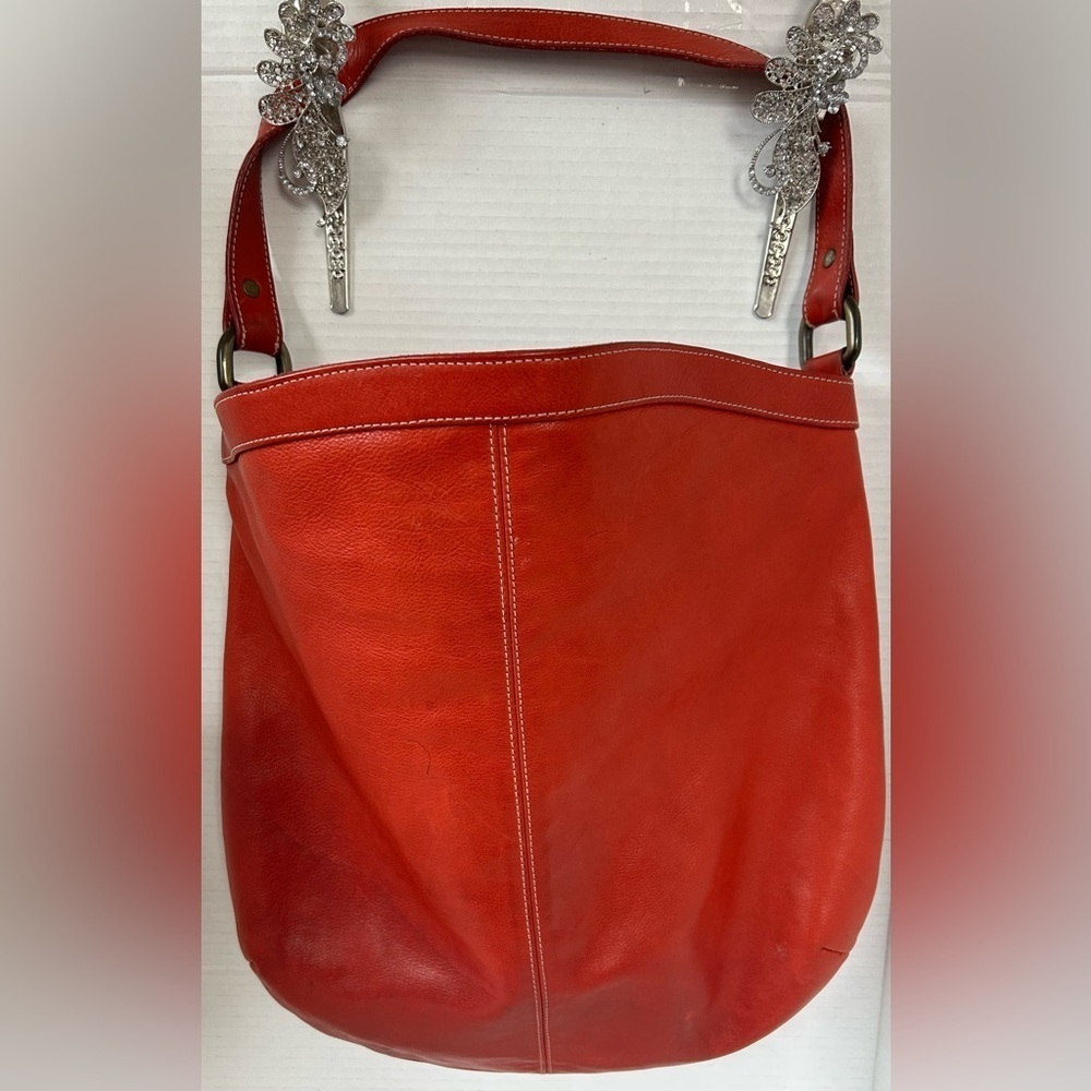GOJI BRICK RED GENUINE LEATHER HOBO BAG. BRASS HARDWARE, RED ZIP. - Picture 2 of 8